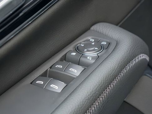 New 2026 GMC Yukon Denali w/ Denali Reserve Package AWD/4WD image 17