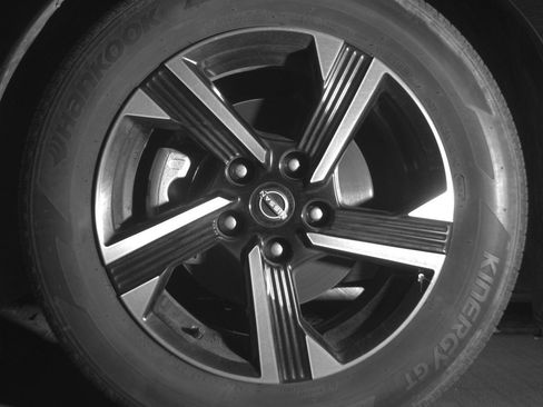 Used 2025 Nissan Sentra SV FWD image 12