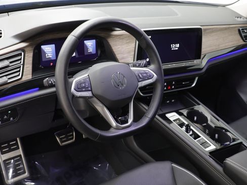 Used 2025 Volkswagen Atlas SEL Premium R-Line image 6