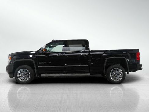 Used 2018 GMC Sierra 2500 Denali image 2