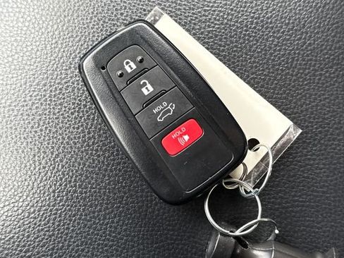 Used 2024 Toyota RAV4 SE w/ Convenience Package AWD/4WD image 32