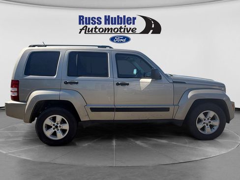 Used 2011 Jeep Liberty Sport w/ Popular Equipment Group AWD/4WD image 3
