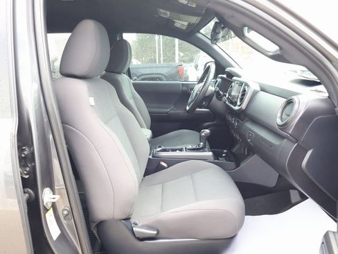 Used 2019 Toyota Tacoma TRD Sport w/ Technology Package image 36