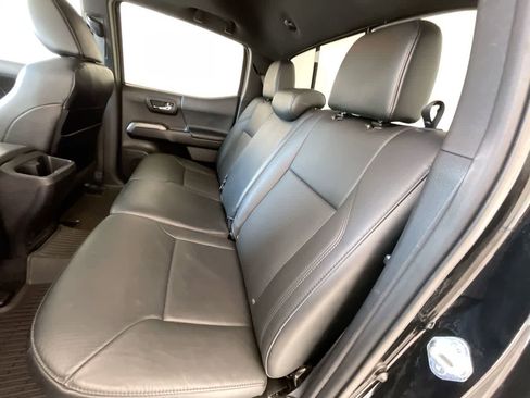Used 2021 Toyota Tacoma Limited AWD/4WD image 23