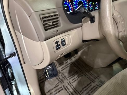 Used 2010 Toyota Sienna LE FWD image 14