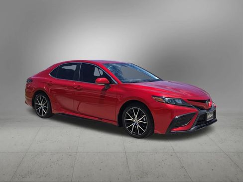 Used 2022 Toyota Camry SE w/ Convenience Package FWD image 8