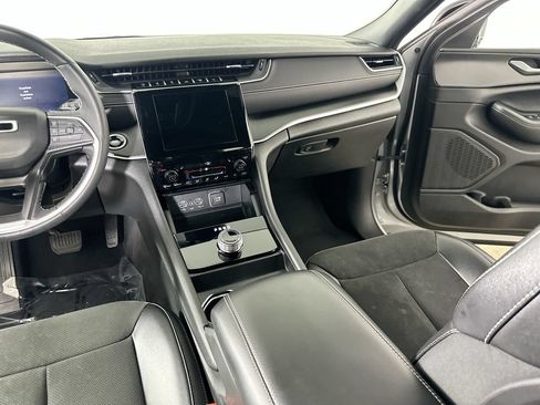 Used 2024 Jeep Grand Cherokee L Laredo RWD image 22