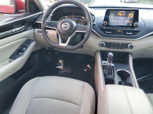 Used 2022 Nissan Altima 2.5 SV image 14