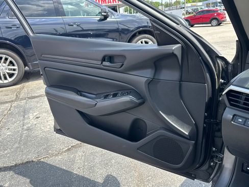 Used 2024 Nissan Altima 2.5 S FWD image 15