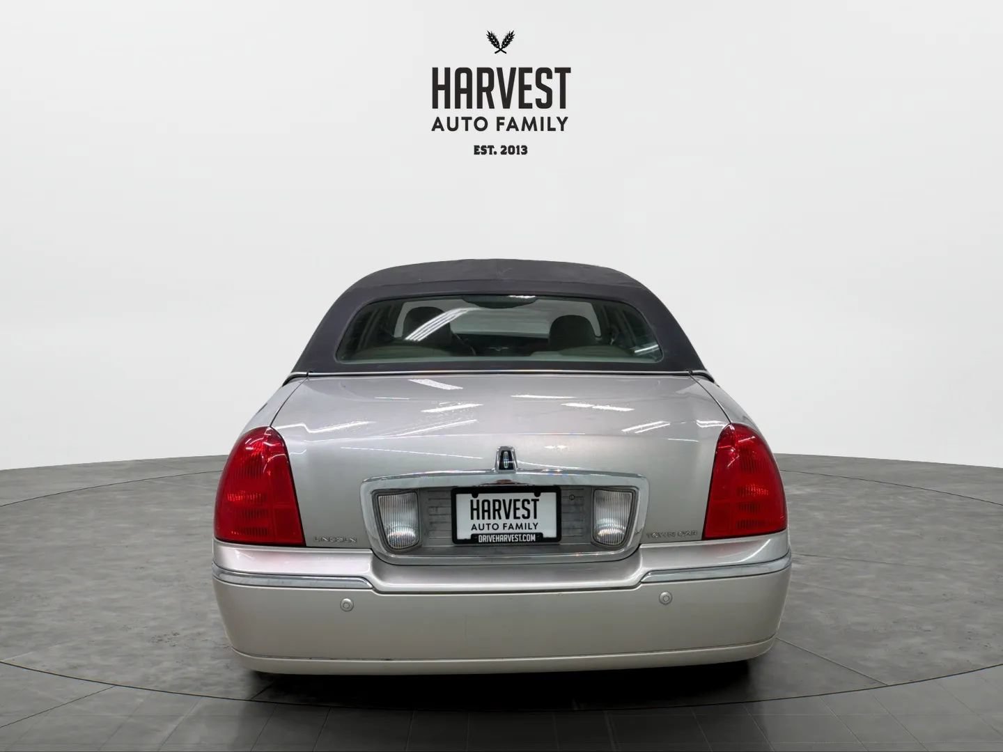 Used 2004 Lincoln Town Car Ultimate RWD image 5