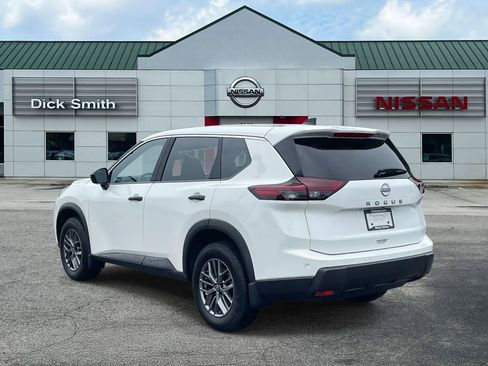 Used 2025 Nissan Rogue S image 4