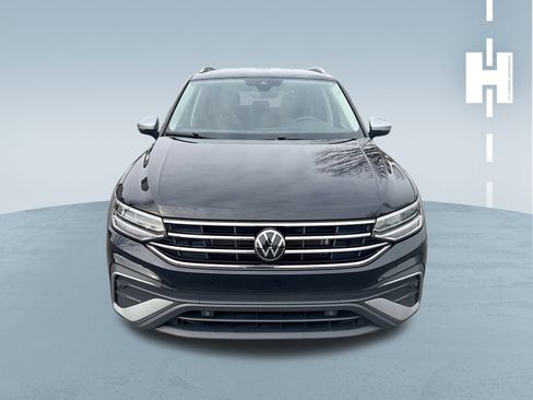 Used 2024 Volkswagen Tiguan SE image 2
