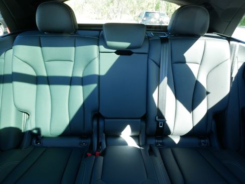 Used 2021 Audi Q8 Premium Plus image 13