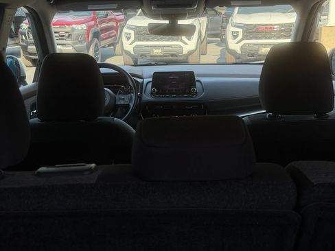 Used 2023 Nissan Rogue SV FWD image 9