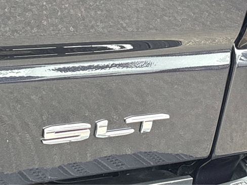 Certified 2025 GMC Sierra 1500 SLT RWD image 21