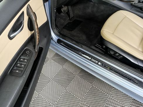 Used 2011 BMW 128i Convertible image 7