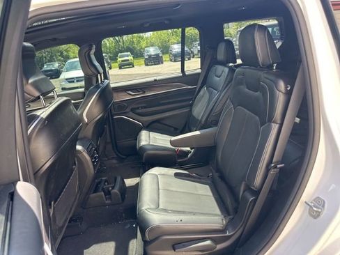 Used 2023 Jeep Grand Cherokee L Overland w/ Luxury Tech Group IV AWD/4WD image 18