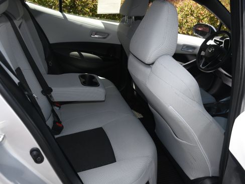 Used 2023 Toyota Corolla SE w/ SE Premium Package FWD image 17