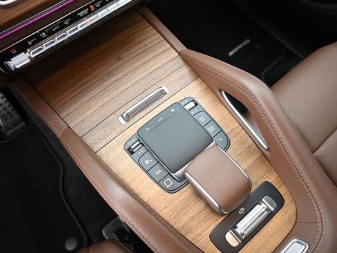 Used 2025 Mercedes-Benz GLS 450 4MATIC image 23