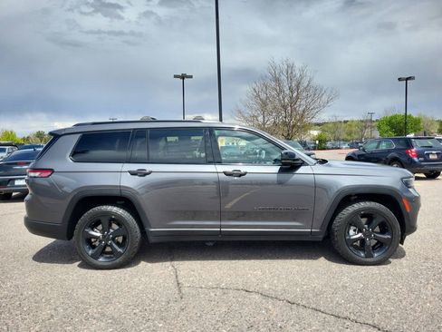Used 2023 Jeep Grand Cherokee L Laredo AWD/4WD image 7
