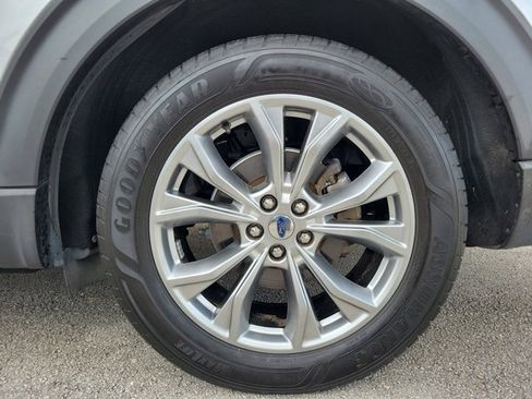 Used 2020 Ford Explorer XLT w/ Equipment Group 202A image 7