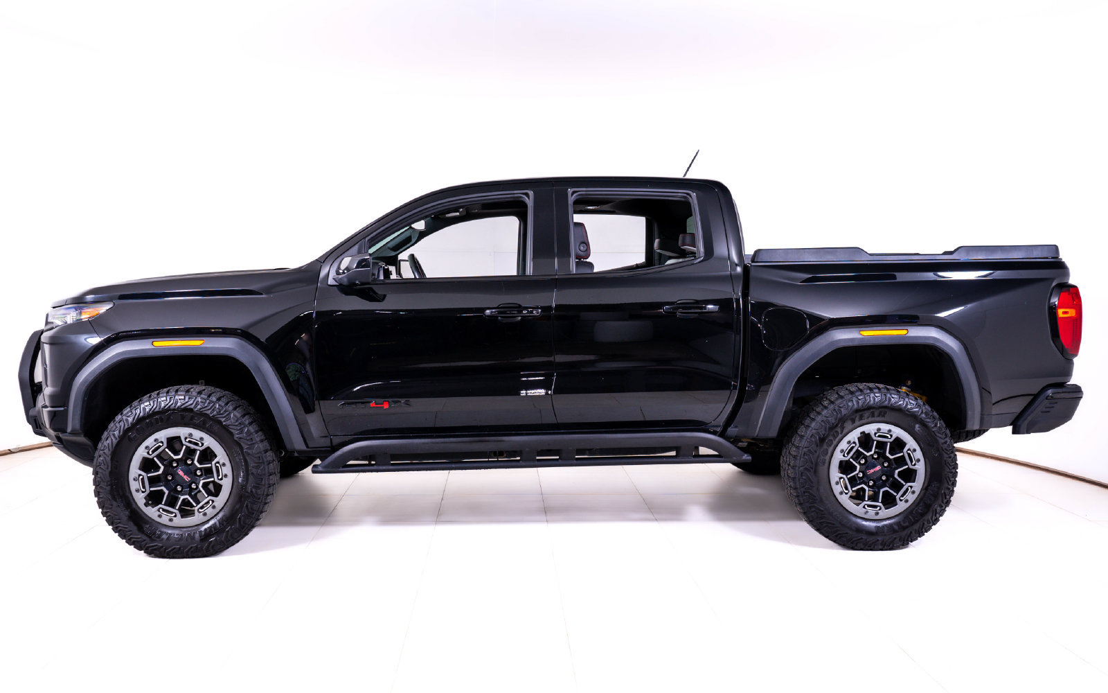 Used 2023 GMC Canyon AT4X w/ Edition 1 AWD/4WD image 2