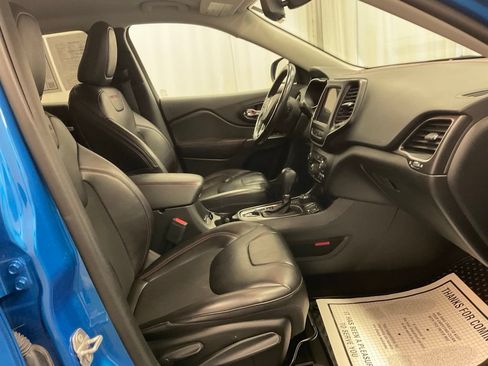 Used 2021 Jeep Cherokee Trailhawk AWD/4WD image 31