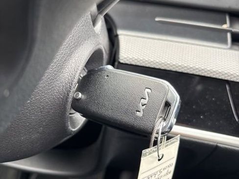 Used 2025 Kia Sportage LX image 38