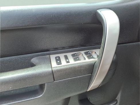 Used 2010 Chevrolet Silverado 2500 LT w/ Interior Plus Package AWD/4WD image 13