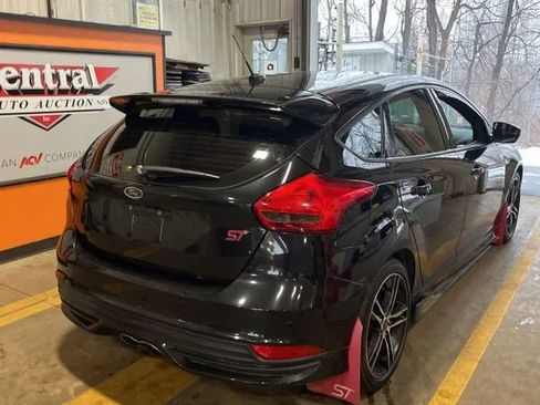 Used 2015 Ford Focus ST w/ Equipment Group 401A image 2