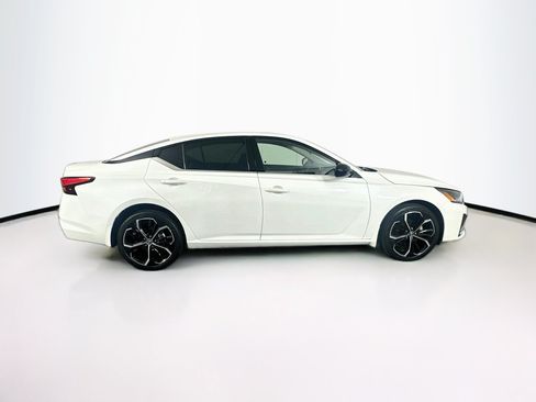 Used 2023 Nissan Altima 2.5 SR AWD/4WD image 10