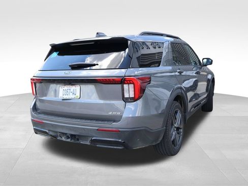 Used 2025 Ford Explorer ST-Line w/ ST-Line Street Pack AWD/4WD image 15