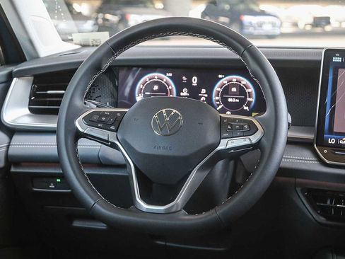 New 2025 Volkswagen Tiguan SE image 16