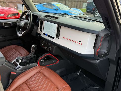 Used 2025 Ford Bronco Heritage Edition image 7