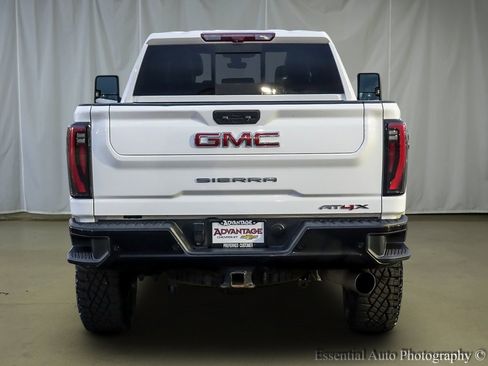 Used 2024 GMC Sierra 2500 AT4X image 6
