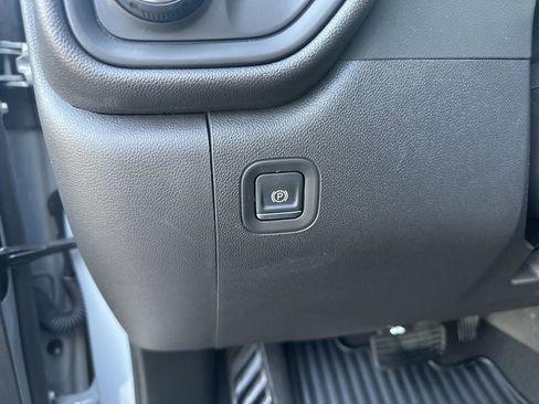 Used 2025 Chevrolet Silverado 1500 Custom Trail Boss w/ LPO, Dark Essentials Package image 18