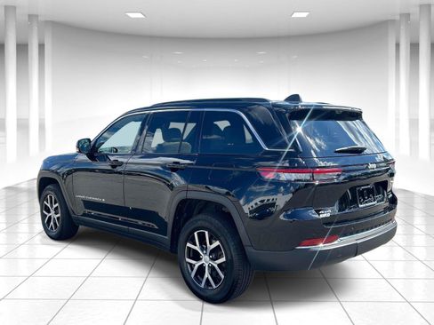 Used 2025 Jeep Grand Cherokee Limited w/ Luxury Tech Group II AWD/4WD image 5