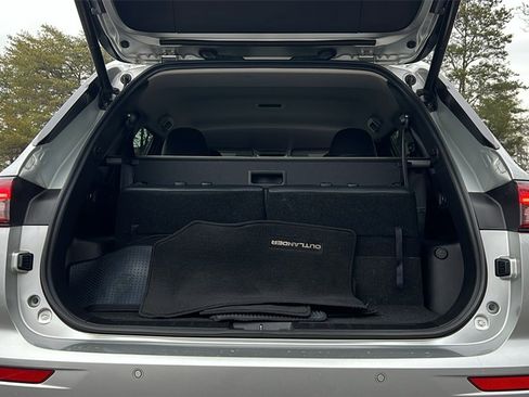Used 2022 Mitsubishi Outlander SE image 15