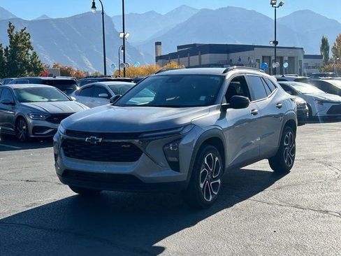 Used 2024 Chevrolet Trax RS w/ Driver Confidence Package image 8