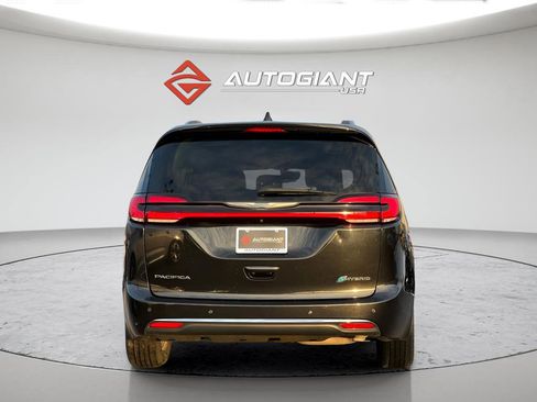 Used 2021 Chrysler Pacifica Limited image 6