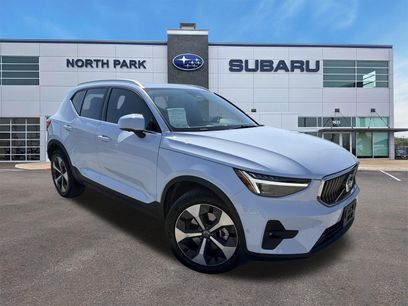 Used 2025 Volvo XC40 B5 Plus