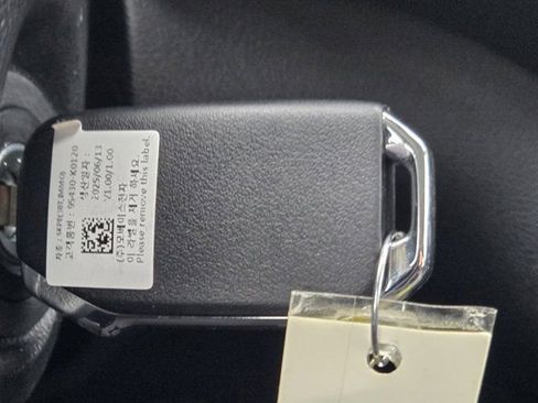 Certified 2025 Kia Soul LX w/ LX Technology Package FWD image 21