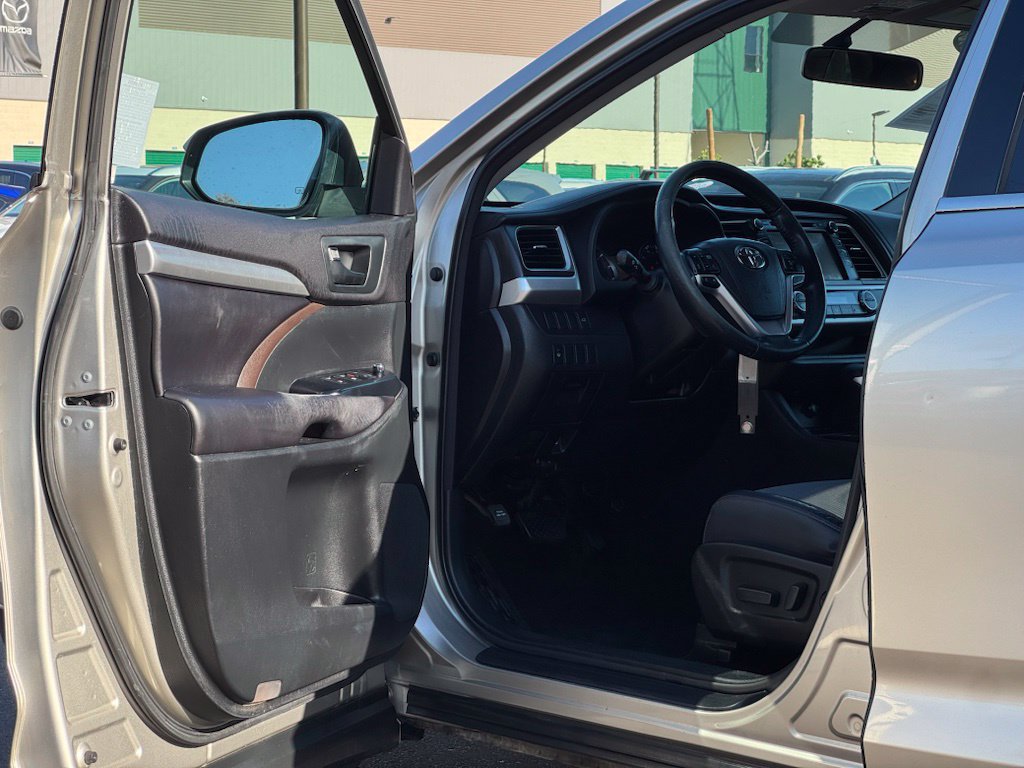 Used 2016 Toyota Highlander Plus FWD image 8