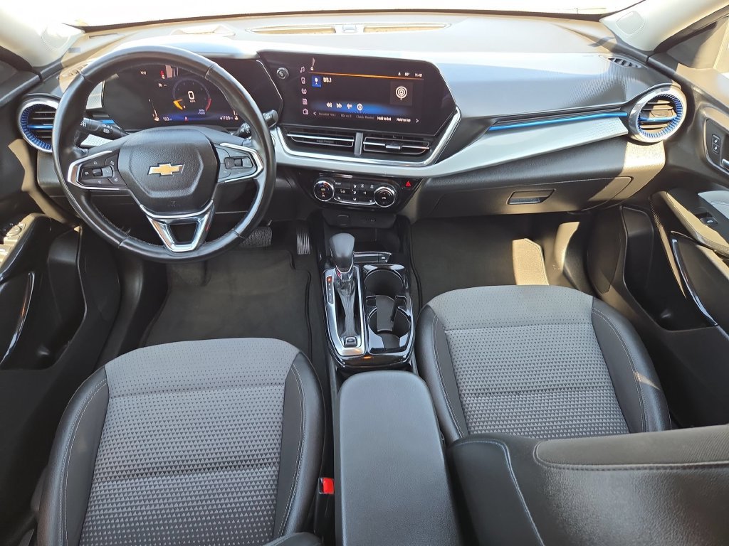 Used 2025 Chevrolet Trax LT w/ LT Convenience Package FWD image 19