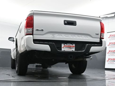 Used 2016 Toyota Tacoma SR image 40