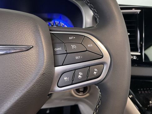 Used 2023 Chrysler Pacifica Touring-L FWD image 25