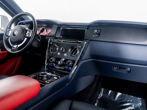 Used 2023 Rolls-Royce Cullinan image 35