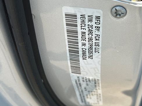 Used 2023 Chrysler Pacifica Touring-L FWD image 37