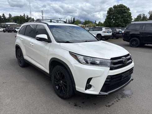 Used 2019 Toyota Highlander SE AWD/4WD image 6