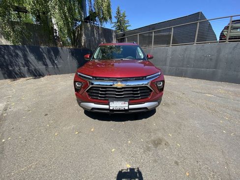 Used 2025 Chevrolet TrailBlazer LT AWD/4WD image 9